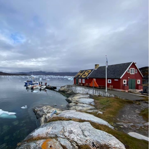 Come and discover the enchanting village of Oqaatsut, where you can immerse yourself in the fascinating nature and culture of Greenland.